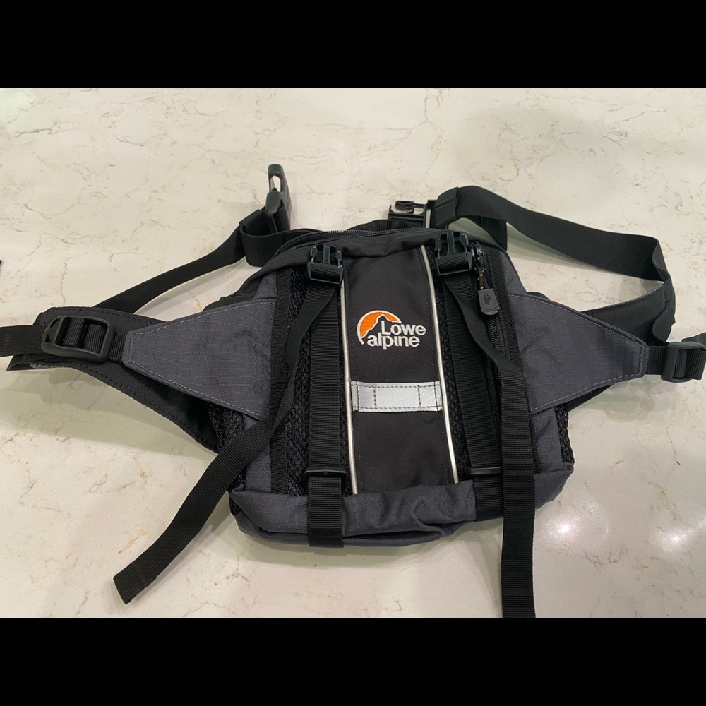 Low alpine peak runner lumbar pack